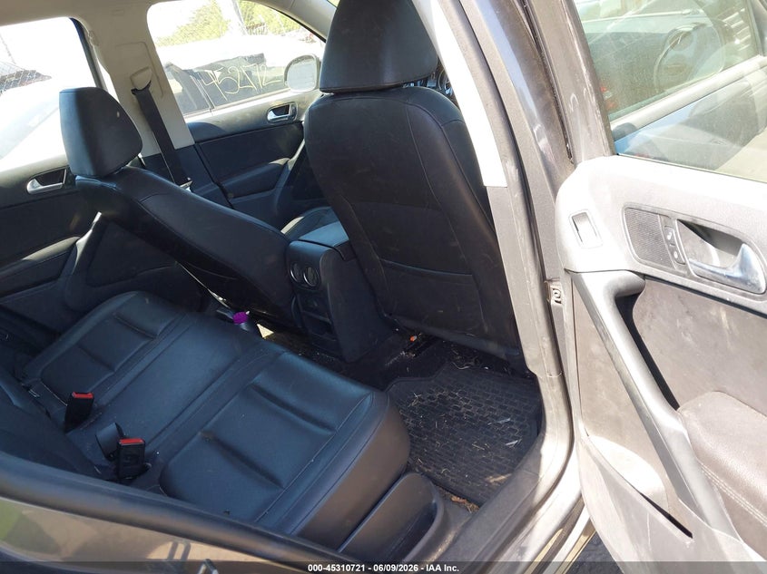 2016 Volkswagen Tiguan VIN WVGBV7AX5GW599673 IAAI salvage auction — NORMAL WEAR, Salvage Title, sold $800 on 2026-07-07 (photo 8)