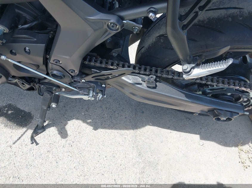 2025 Yamaha Yzf VIN JYARM38Y5SA004268 IAAI salvage auction — LEFT & RIGHT, Salvage Title, sold $2,700 on 2026-07-09 (photo 9)