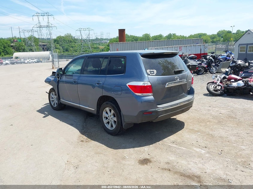 2013 Toyota Highlander VIN 5TDBK3EH5DS182607 IAAI salvage auction — FRONT END, Salvage Title, sold $1,750 on 2026-07-10 (photo 3)