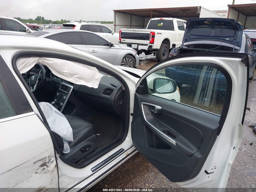 2016 Volvo S60 VIN YV126MFK0G1399823 IAAI salvage auction — SIDE, Salvage (Texas), sold $600 on 2026-07-31 (photo 5)