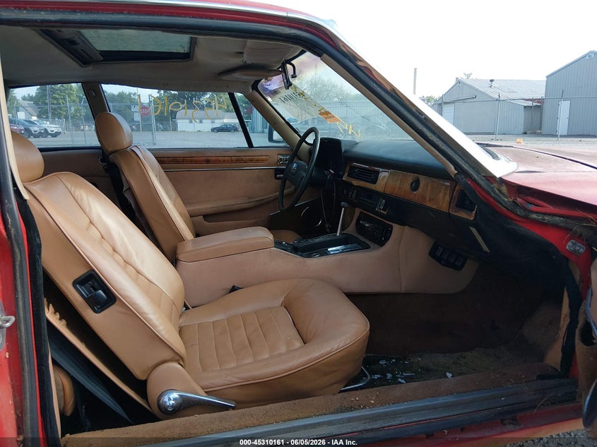 1986 Jaguar Xj series VIN SAJNV584XGC133077 IAAI salvage auction — NORMAL WEAR, Original (Ohio), sold $275 on 2026-07-14 (photo 5)