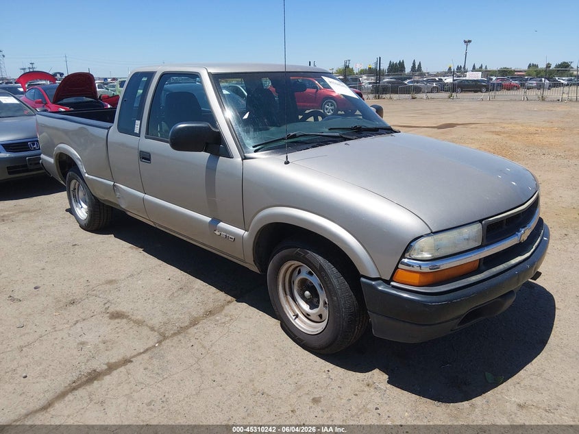 2002 Chevrolet S-10 pickup VIN 1GCCS195028261841 — IAAI salvage auction photo