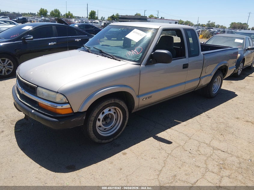2002 Chevrolet S-10 pickup VIN 1GCCS195028261841 IAAI salvage auction — NORMAL WEAR, App For Dup Clear (California), sold $875 on 2026-07-08 (photo 2)