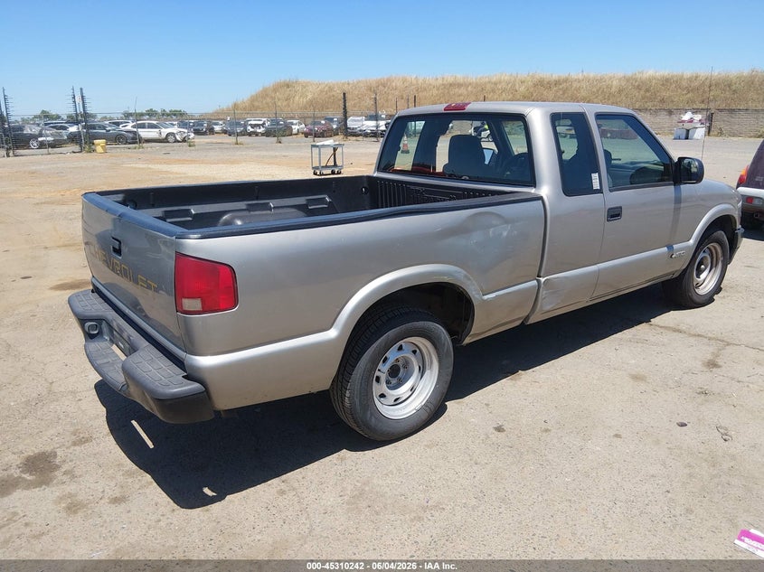 2002 Chevrolet S-10 pickup VIN 1GCCS195028261841 IAAI salvage auction — NORMAL WEAR, App For Dup Clear (California), sold $875 on 2026-07-08 (photo 4)