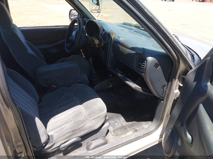 2002 Chevrolet S-10 pickup VIN 1GCCS195028261841 IAAI salvage auction — NORMAL WEAR, App For Dup Clear (California), sold $875 on 2026-07-08 (photo 5)