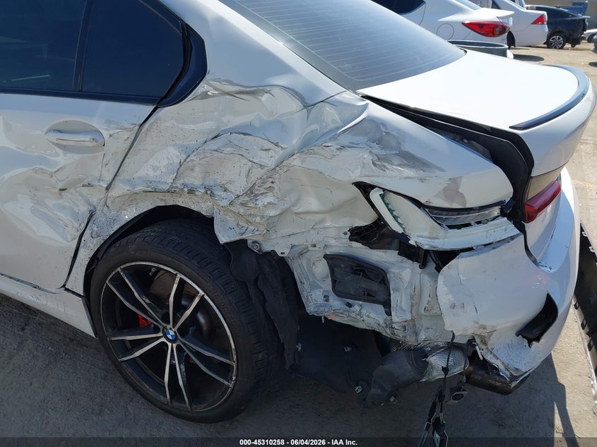 2024 BMW 3er VIN 3MW69FF0XR8E58591 IAAI salvage auction — REAR END, Wait Title, sold $8,200 on 2026-08-01 (photo 6)
