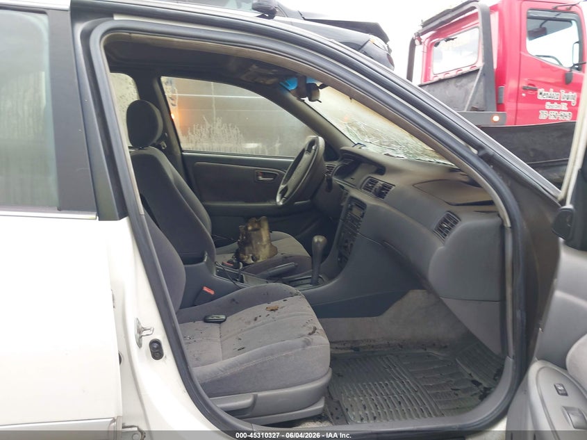 2001 Toyota Camry VIN JT2BG22K610594229 IAAI salvage auction — TOTAL BURN, Non-Repairable (Texas), sold $225 on 2026-07-17 (photo 5)