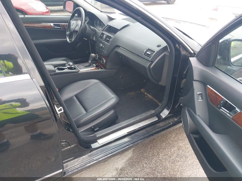 2009 Mercedes-benz C class VIN WDDGF81XX9F233584 IAAI salvage auction — ENGINE DAMAGE, Salvage (Illinois), sold $350 on 2026-07-13 (photo 5)