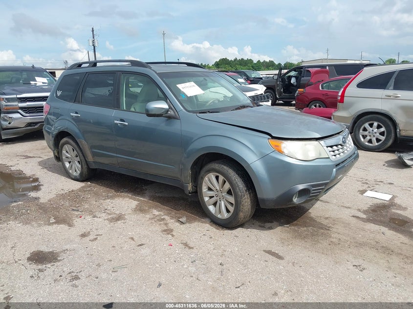 2013 Subaru Forester VIN JF2SHADC8DG401631 IAAI salvage auction — LEFT FRONT, Salvage Title, sold $900 on 2026-07-22 (photo 1)