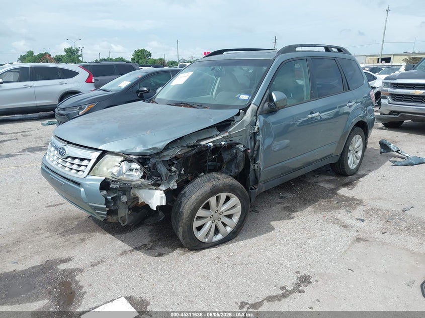 2013 Subaru Forester VIN JF2SHADC8DG401631 IAAI salvage auction — LEFT FRONT, Salvage Title, sold $900 on 2026-07-22 (photo 2)