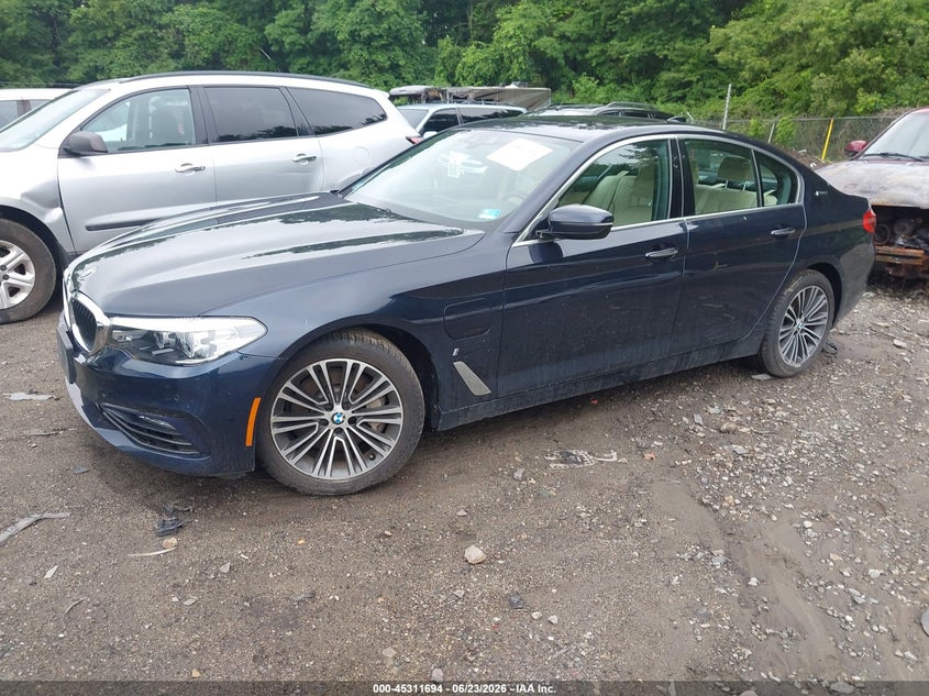 2018 BMW 5er VIN WBAJB1C55JB085206 IAAI salvage auction — RIGHT FRONT, Salvage (Massachusetts), sold $10,650 on 2026-07-28 (photo 2)