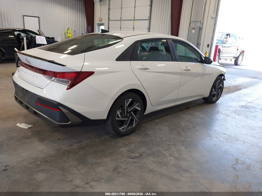 2025 Hyundai Elantra VIN KMHLM4DG3SU886371 IAAI salvage auction — FRONT END, Salvage Title, sold $5,400 on 2026-07-22 (photo 4)