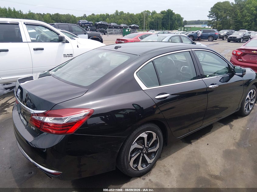 2017 Honda Accord VIN 1HGCR3F84HA000625 IAAI salvage auction — SIDE, Salvage Title, sold $3,500 on 2026-07-22 (photo 4)