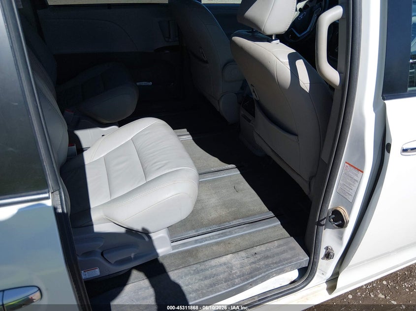 2017 Toyota Sienna VIN 5TDDZ3DC9HS166071 IAAI salvage auction — FRONT END, Salvage (New Mexico), sold $3,000 on 2026-07-29 (photo 8)