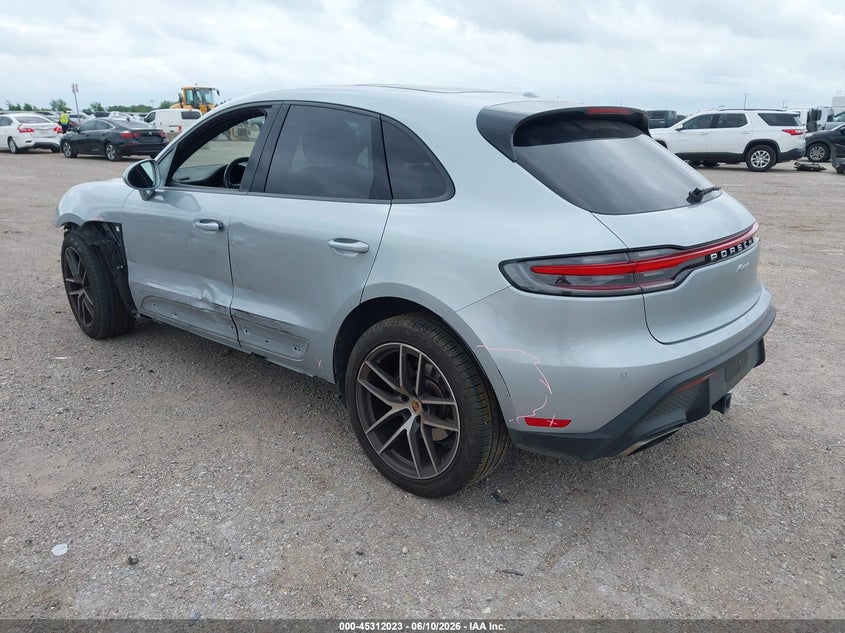 2024 Porsche Macan VIN WP1AA2A57RLB07340 IAAI salvage auction — RIGHT SIDE, Salvage Title, sold $22,750 on 2026-08-03 (photo 3)