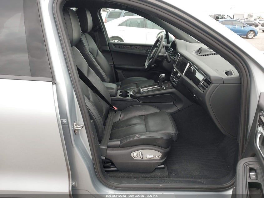 2024 Porsche Macan VIN WP1AA2A57RLB07340 IAAI salvage auction — RIGHT SIDE, Salvage Title, sold $22,750 on 2026-08-03 (photo 5)