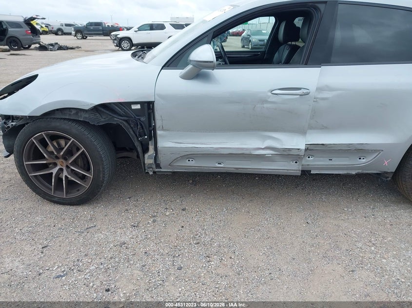 2024 Porsche Macan VIN WP1AA2A57RLB07340 IAAI salvage auction — RIGHT SIDE, Salvage Title, sold $22,750 on 2026-08-03 (photo 6)