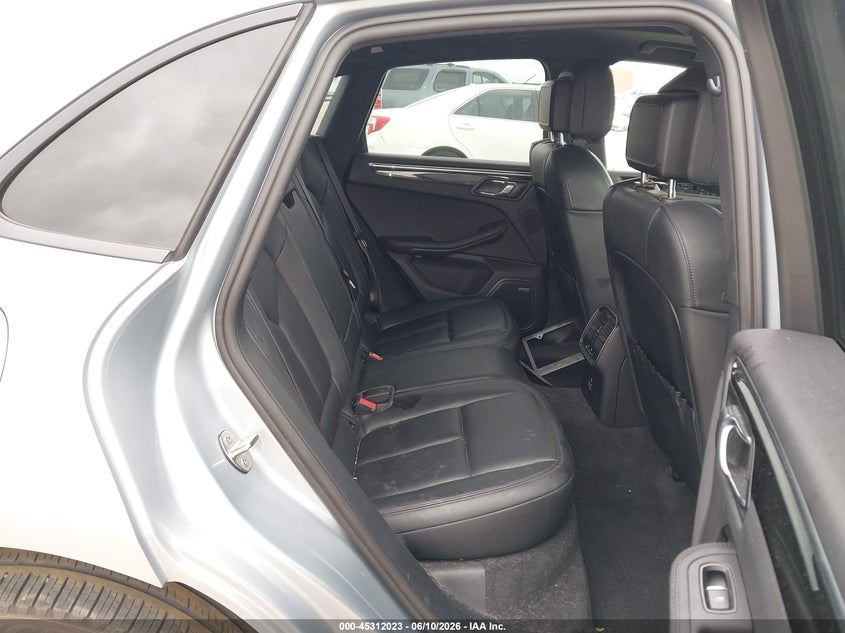 2024 Porsche Macan VIN WP1AA2A57RLB07340 IAAI salvage auction — RIGHT SIDE, Salvage Title, sold $22,750 on 2026-08-03 (photo 8)