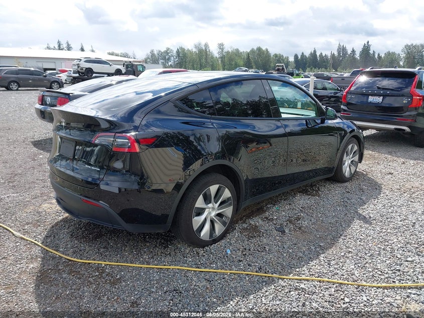 2021 Tesla Model y VIN 5YJYGDEE1MF105938 IAAI salvage auction — LEFT SIDE, Salvage Title, sold $7,850 on 2026-07-08 (photo 4)