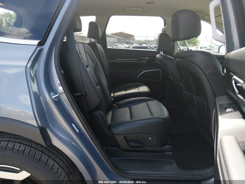 2023 Kia Telluride VIN 5XYP6DGC1PG371225 IAAI salvage auction — REAR END, Salvage Title, sold $10,200 on 2026-07-09 (photo 8)
