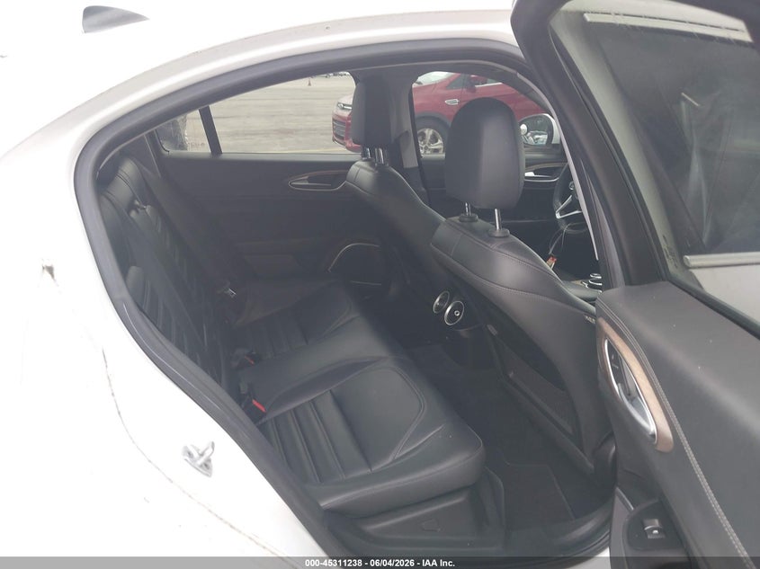 2017 Alfa romeo Giulia VIN ZARFAECN9H7536501 IAAI salvage auction — NORMAL WEAR, Clear (Florida), sold $2,600 on 2026-07-16 (photo 8)