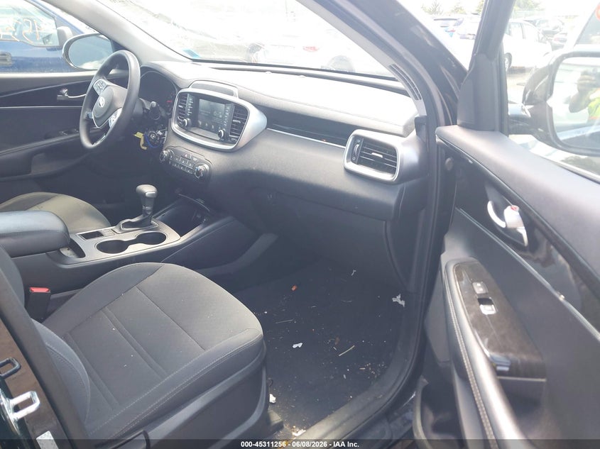 2019 Kia Sorento VIN 5XYPGDA31KG570466 IAAI salvage auction — THEFT, Salvage Title, sold $4,450 on 2026-07-14 (photo 5)
