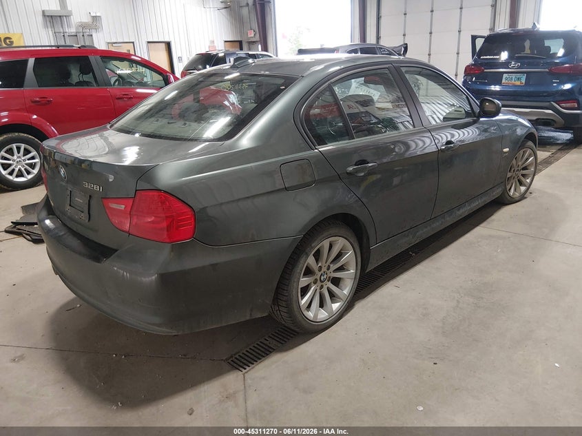 2011 BMW 3 series VIN WBAPK7C5XBF082857 IAAI salvage auction — HAIL, Clear (North Dakota), sold $825 on 2026-07-23 (photo 4)