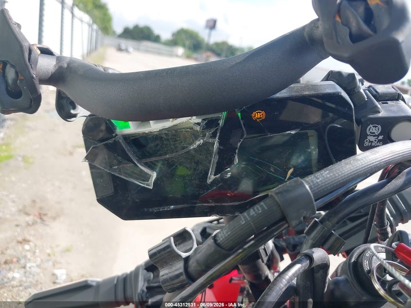 2025 Honda Crf VIN MLHND1647S5400408 IAAI salvage auction — FRONT END, Salvage Title, sold $2,200 on 2026-07-14 (photo 7)