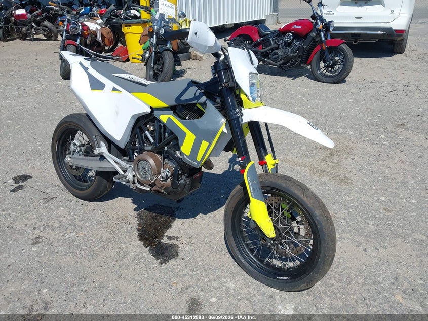 2022 Husqvarna 701 VIN VBKUSV404NM739910 IAAI salvage auction — ENGINE DAMAGE, Salvage Title, sold $2,350 on 2026-07-08 (photo 1)