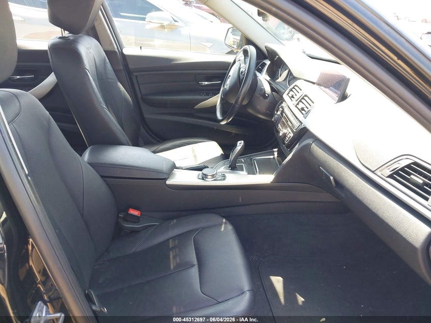 2018 BMW 3er VIN WBA8A9C55JK622849 IAAI salvage auction — RIGHT FRONT, Salvage Title, sold $1,750 on 2026-07-06 (photo 5)
