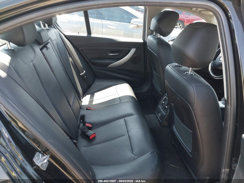 2018 BMW 3er VIN WBA8A9C55JK622849 IAAI salvage auction — RIGHT FRONT, Salvage Title, sold $1,750 on 2026-07-06 (photo 8)
