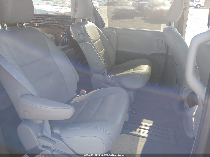 2020 Toyota Sienna VIN 5TDYZ3DC4LS048309 IAAI salvage auction — REAR END, Salvage Title, sold $9,500 on 2026-07-20 (photo 8)