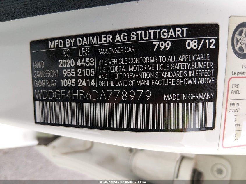 2013 Mercedes-benz C-klasse VIN WDDGF4HB6DA778979 IAAI salvage auction — LEFT FRONT, Salvage Title, sold $25 on 2026-08-05 (photo 9)