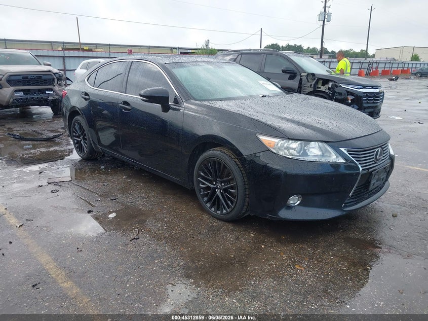 2014 Lexus ES VIN JTHBK1GG3E2123829 IAAI salvage auction — REAR END, Salvage Title, sold $3,900 on 2026-07-15 (photo 1)