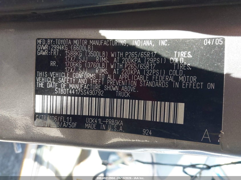 2005 Toyota Tundra VIN 5TBDT44175S490792 IAAI salvage auction — RIGHT SIDE, Salvage (California), sold $1,900 on 2026-07-23 (photo 9)