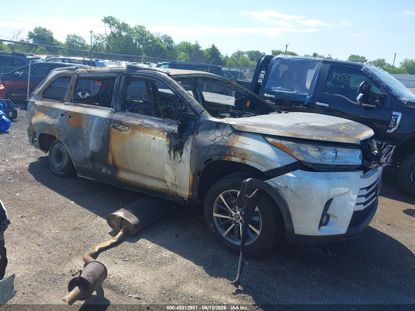 2019 Toyota Highlander VIN 5TDKZRFH0KS358621 IAAI salvage auction — BURN, Non-Repairable (Virginia), sold $750 on 2026-08-01 (photo 1)