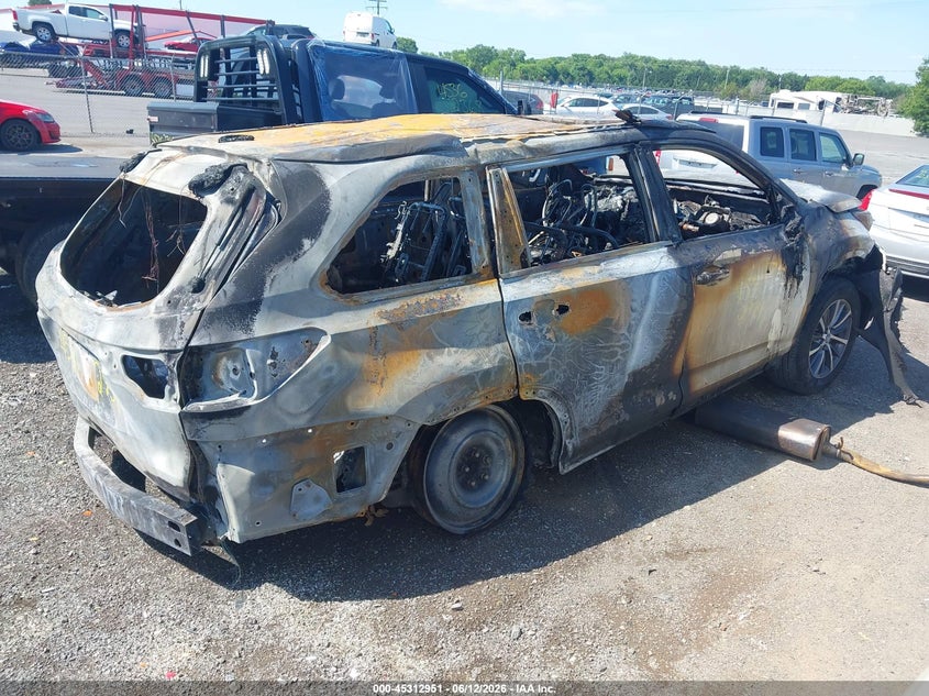 2019 Toyota Highlander VIN 5TDKZRFH0KS358621 IAAI salvage auction — BURN, Non-Repairable (Virginia), sold $750 on 2026-08-01 (photo 4)