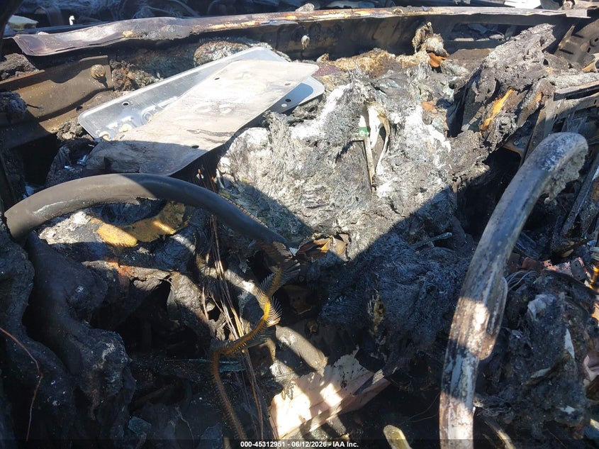 2019 Toyota Highlander VIN 5TDKZRFH0KS358621 IAAI salvage auction — BURN, Non-Repairable (Virginia), sold $750 on 2026-08-01 (photo 7)