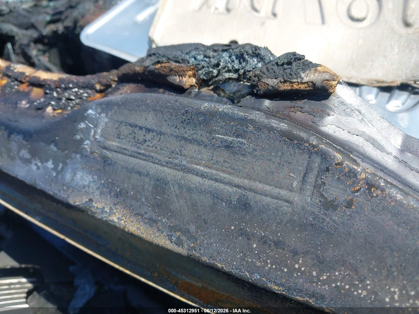 2019 Toyota Highlander VIN 5TDKZRFH0KS358621 IAAI salvage auction — BURN, Non-Repairable (Virginia), sold $750 on 2026-08-01 (photo 9)