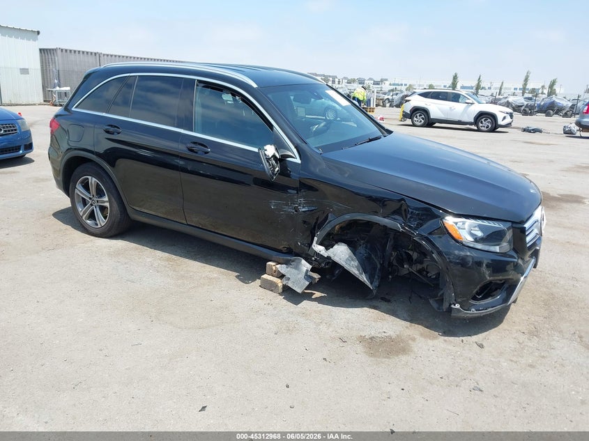 2019 Mercedes-benz Glc VIN WDC0G4JB7KF607218 IAAI salvage auction — RIGHT FRONT, Salvage Title, sold $5,200 on 2026-07-29 (photo 1)