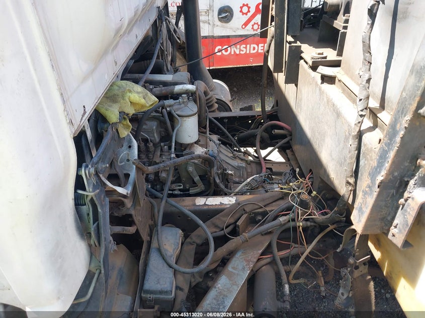 2001 Isuzu Npr VIN JALC4B14317015744 IAAI salvage auction — NORMAL WEAR, Clear - Dealer Only (California), sold $1,000 on 2026-07-14 (photo 9)