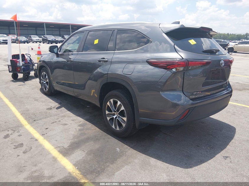 2025 Toyota Highlander VIN 5TDKBRCHXSS656280 IAAI salvage auction — RIGHT SIDE, Salvage (South Carolina), sold $17,475 on 2026-07-29 (photo 3)