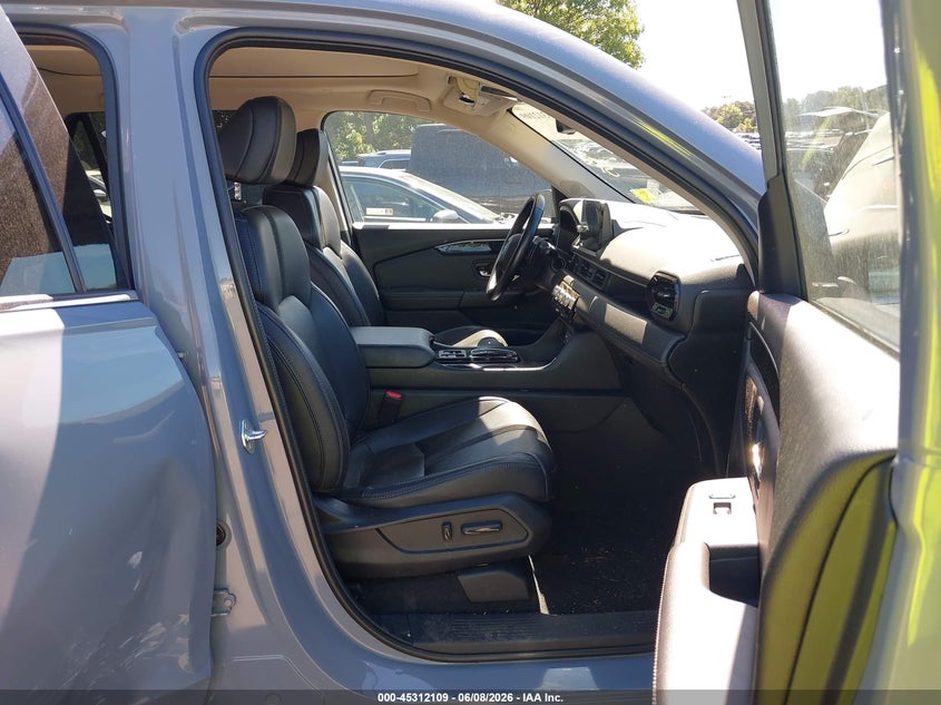 2024 Honda Pilot VIN 5FNYG1H70RB032757 IAAI salvage auction — SIDE, Mv-907A (New York), sold $18,100 on 2026-07-28 (photo 5)