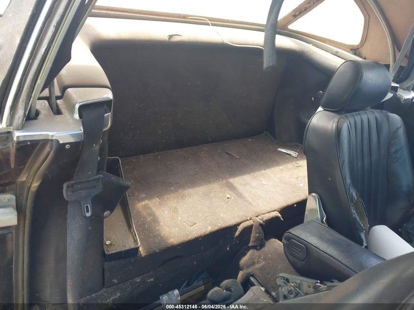 1989 Mercedes-benz VIN WDBBA48D7KA094426 IAAI salvage auction — NORMAL WEAR, Clear (New York), sold $1,575 on 2026-07-07 (photo 8)