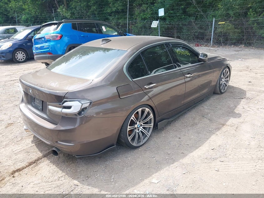 2013 BMW 3er VIN WBA3A5C51DF356939 IAAI salvage auction — FRONT END, Salvage (Indiana), sold $350 on 2026-07-29 (photo 4)