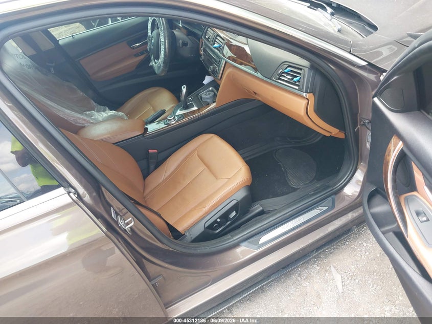 2013 BMW 3er VIN WBA3A5C51DF356939 IAAI salvage auction — FRONT END, Salvage (Indiana), sold $350 on 2026-07-29 (photo 5)