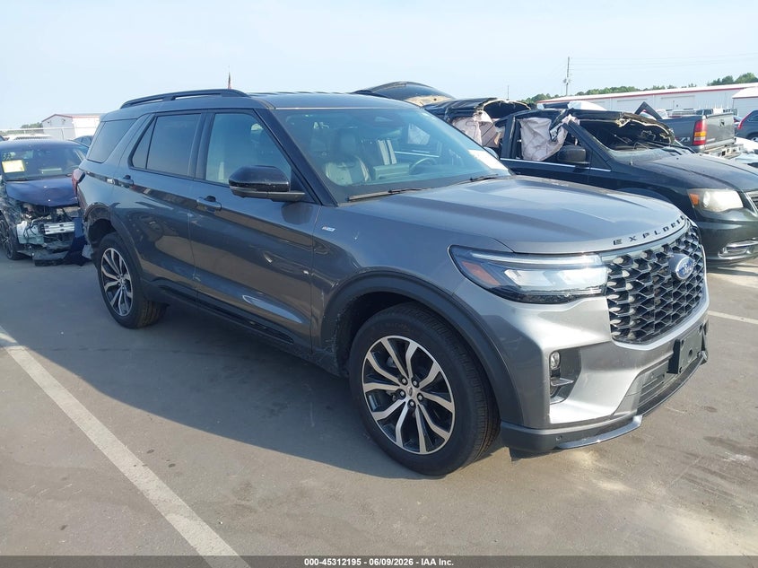 2025 Ford Explorer VIN 1FMUK8KH0SGC98682 — IAAI salvage auction photo