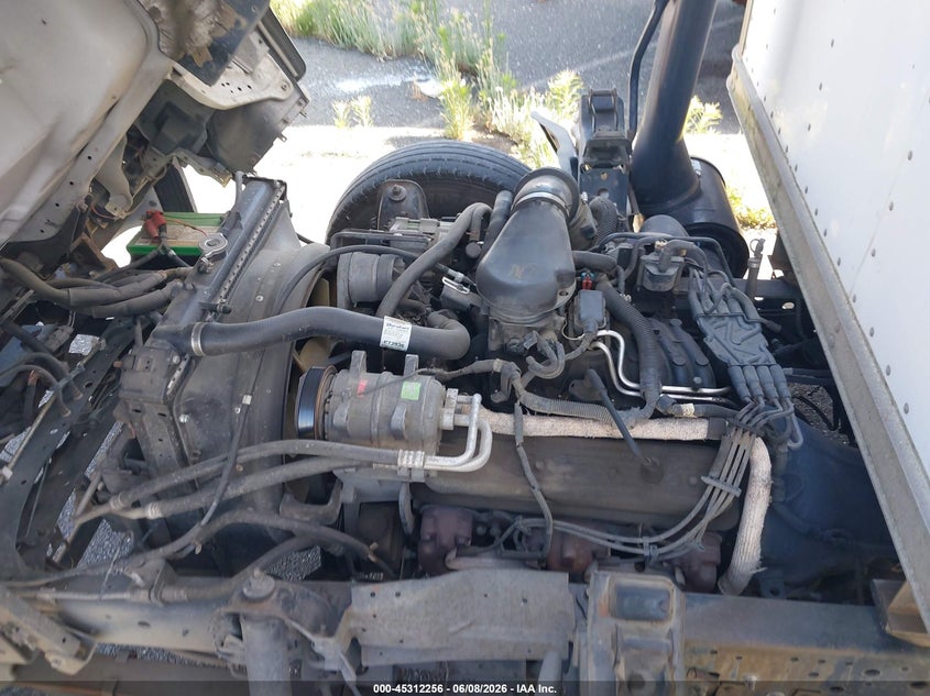 1998 Isuzu Npr VIN 4KLB4B1R3WJ001135 IAAI salvage auction — NORMAL WEAR, Salvage (California), sold $175 on 2026-09-08 (photo 9)