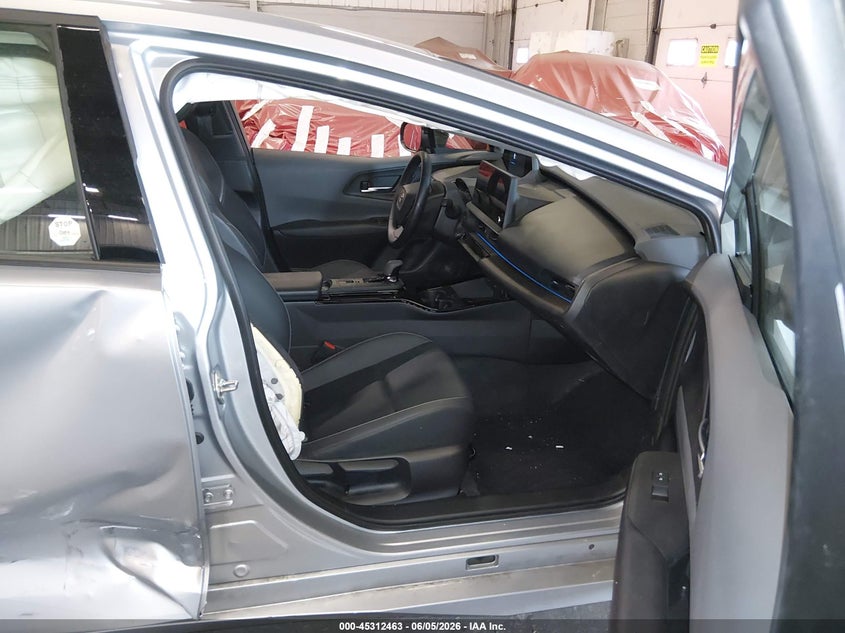 2025 Toyota Prius VIN JTDADABU2S3030763 IAAI salvage auction — SIDE, Salvage (Oregon), sold $10,900 on 2026-08-21 (photo 5)