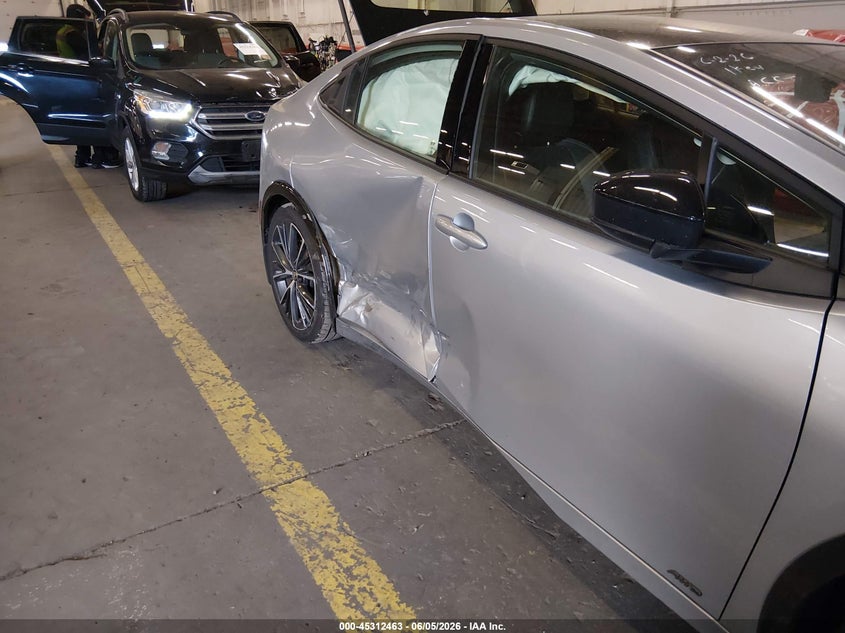 2025 Toyota Prius VIN JTDADABU2S3030763 IAAI salvage auction — SIDE, Salvage (Oregon), sold $10,900 on 2026-08-21 (photo 6)